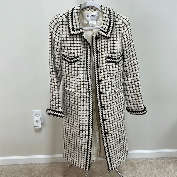 CHANEL Vintage Wool Boucle Long Jacket - Picture 3 of 16